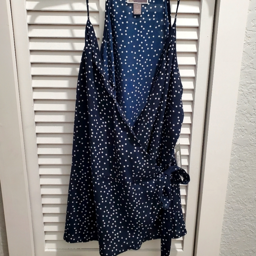 Chelsea 28 wrap shirt size medium